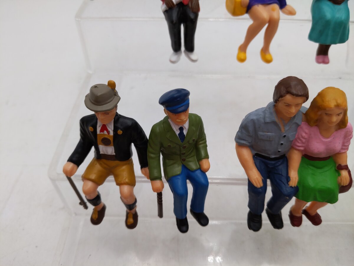 LGB G Assorted Sitting Figures: 5142, 5147, 5239 [11] EX