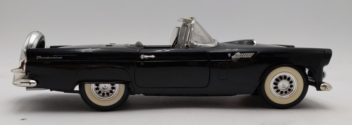 Revell 1:18 Scale 1956 Ford Thunderbird Black Convertible VG