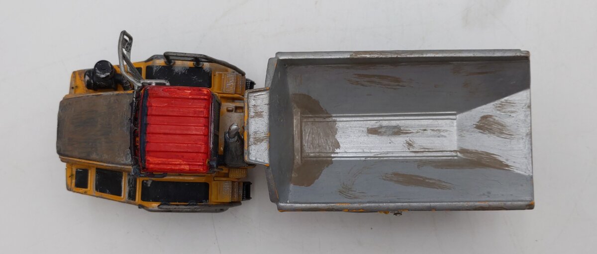 ERTL 1:50 Scale John Deere 400D Articulated Dump Truck - Weathered