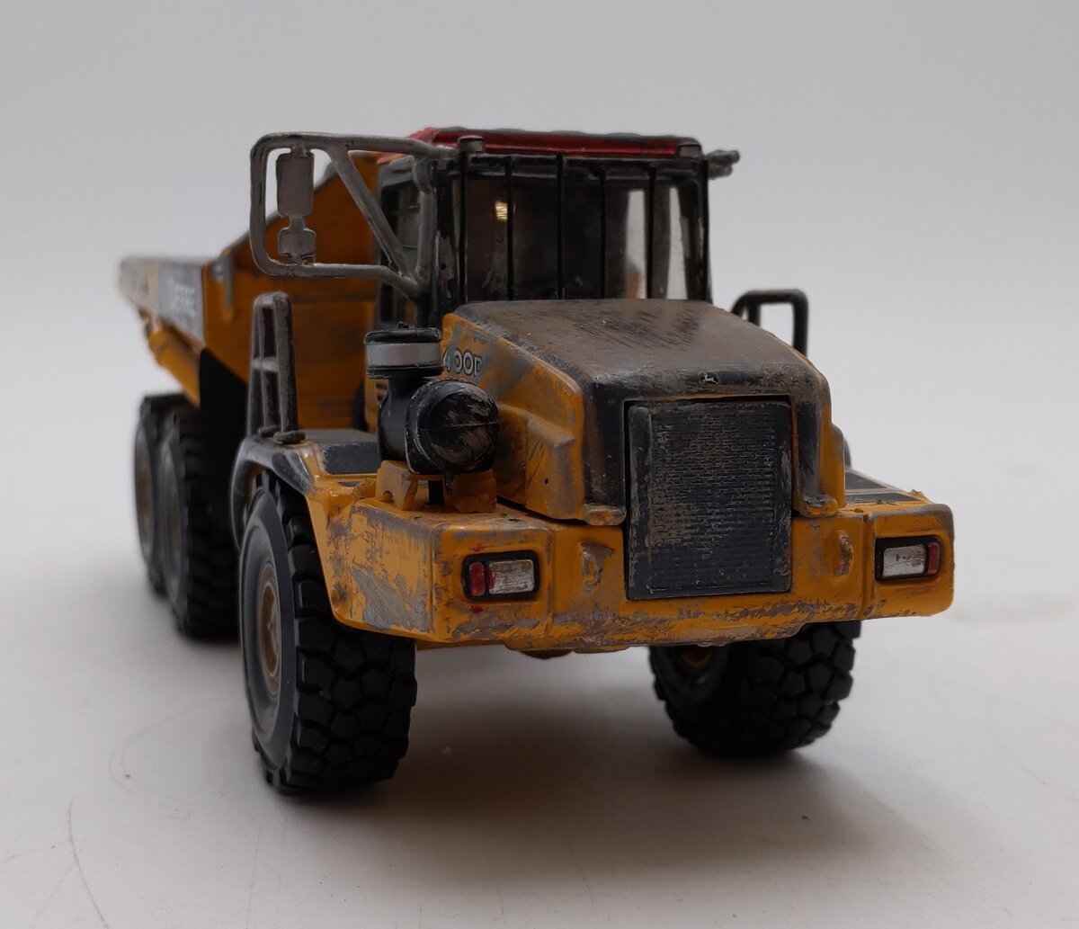 ERTL 1:50 Scale John Deere 400D Articulated Dump Truck - Weathered