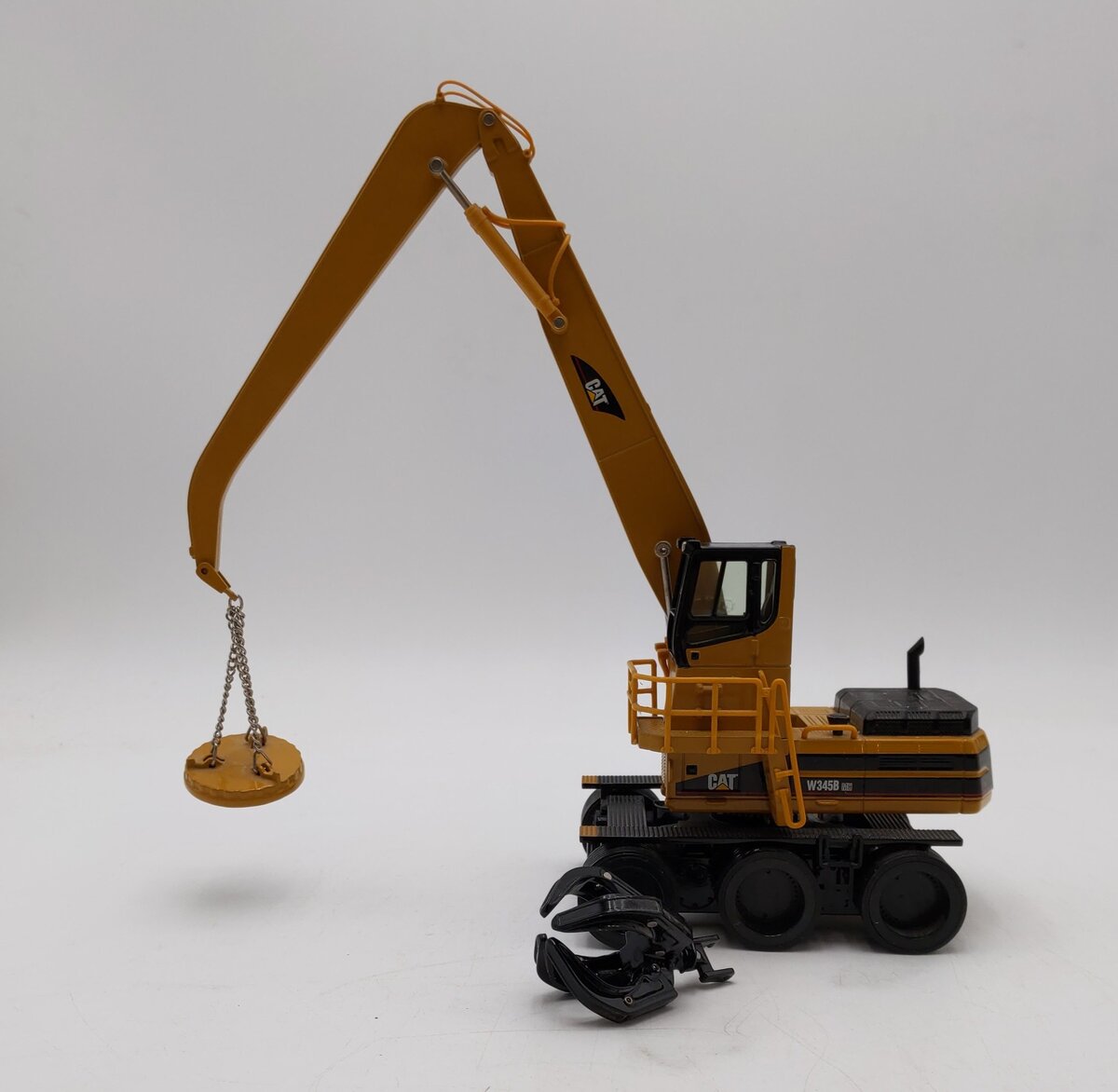 Norscot 1:50 Scale Caterpillar CAT W345B 3 Axle Material Handling Excavator VG