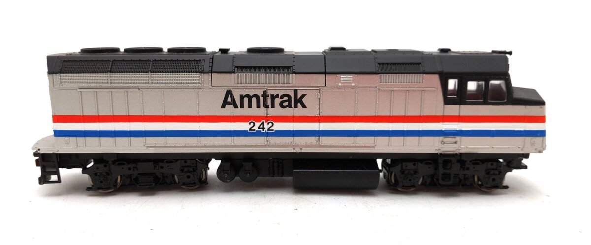 Walthers 931-337 HO Amtrak Phase III EMD F40PH  Locomotive #242 VG