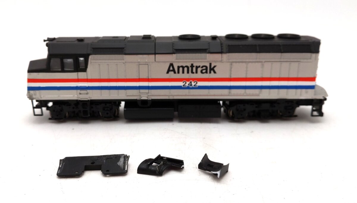Walthers 931-337 HO Amtrak Phase III EMD F40PH  Locomotive #242 VG