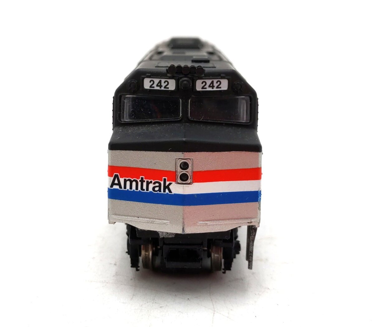 Walthers 931-337 HO Amtrak Phase III EMD F40PH  Locomotive #242 VG