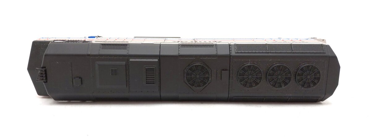 Walthers 931-337 HO Amtrak Phase III EMD F40PH  Locomotive #242 VG