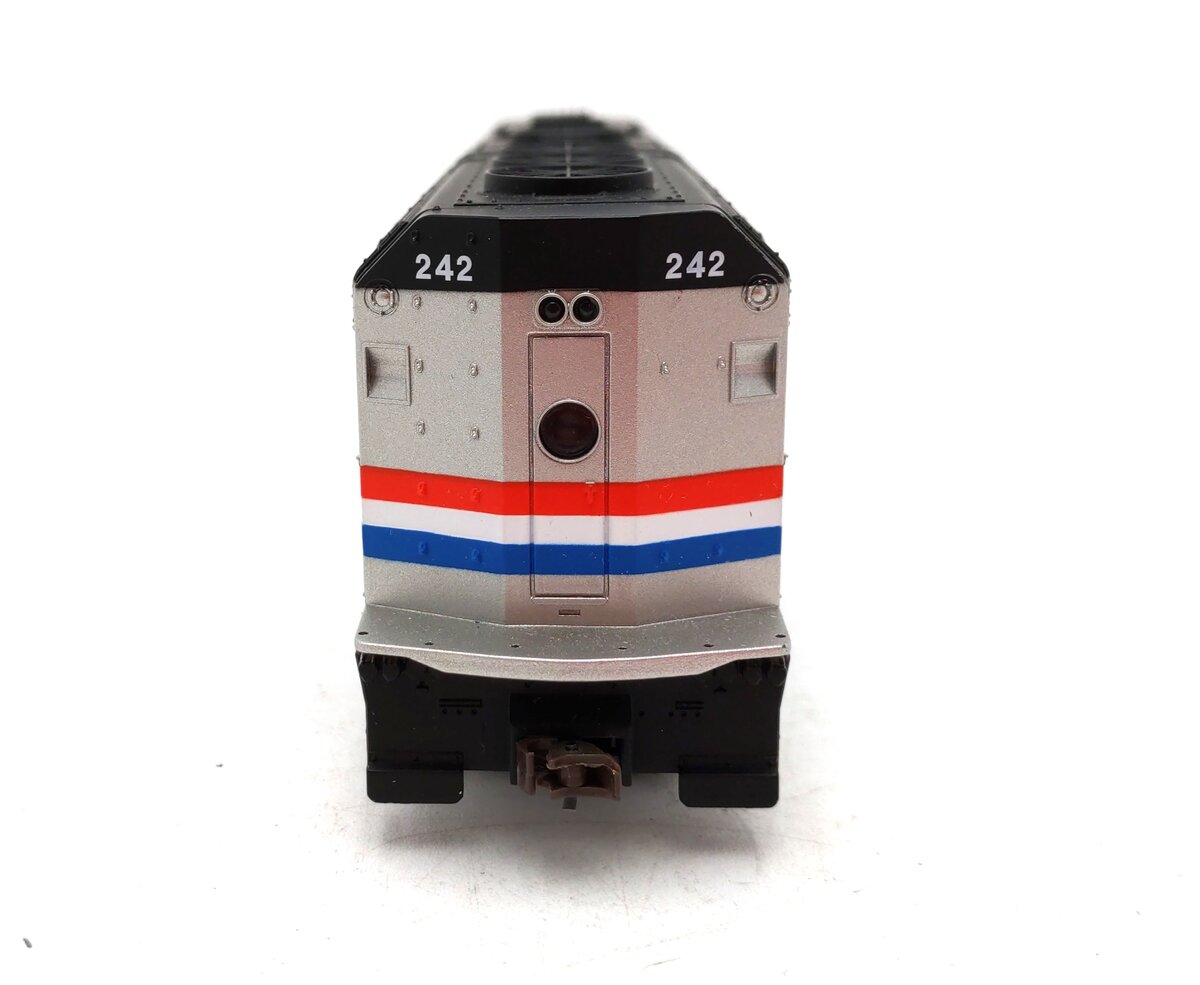 Walthers 931-337 HO Amtrak Phase III EMD F40PH  Locomotive #242 VG