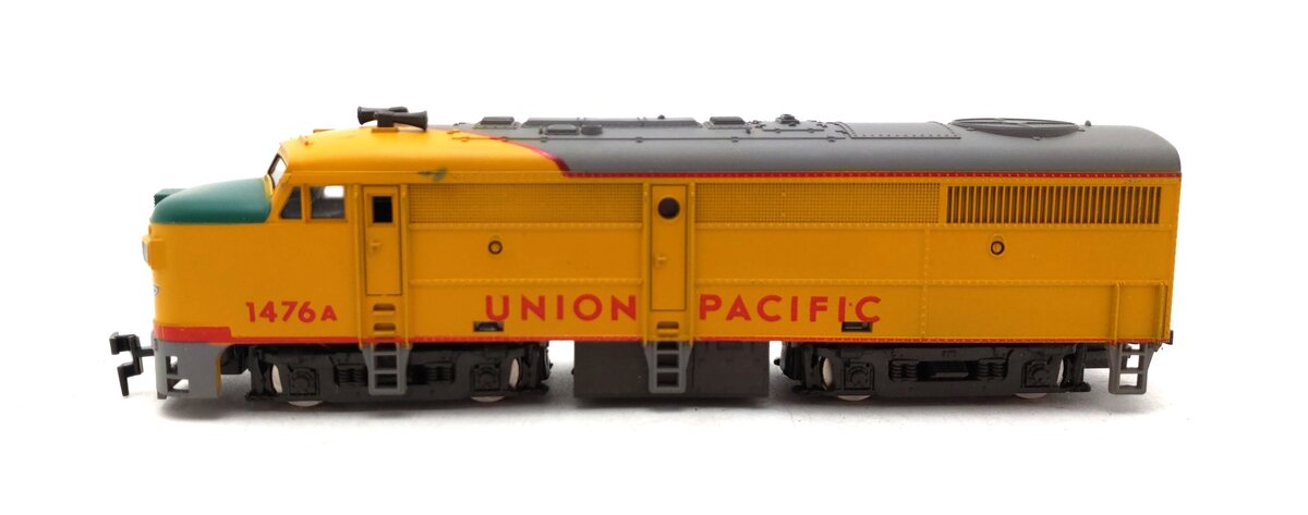 Model Power 824 HO Scale Union Pacific FA2 Diesel Locomotive #1476A EX