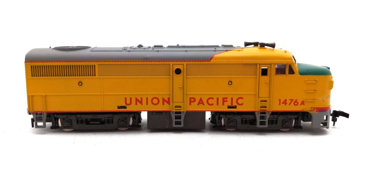 Model Power 824 HO Scale Union Pacific FA2 Diesel Locomotive #1476A EX