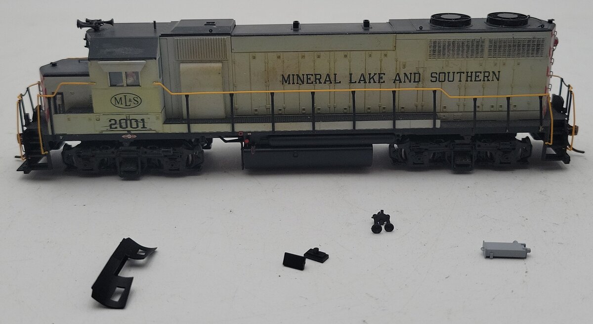 Atlas 9113 HO Scale Norfolk Southern EMD GP38 Diesel Locomotive #2001 w/DCC VG/Box