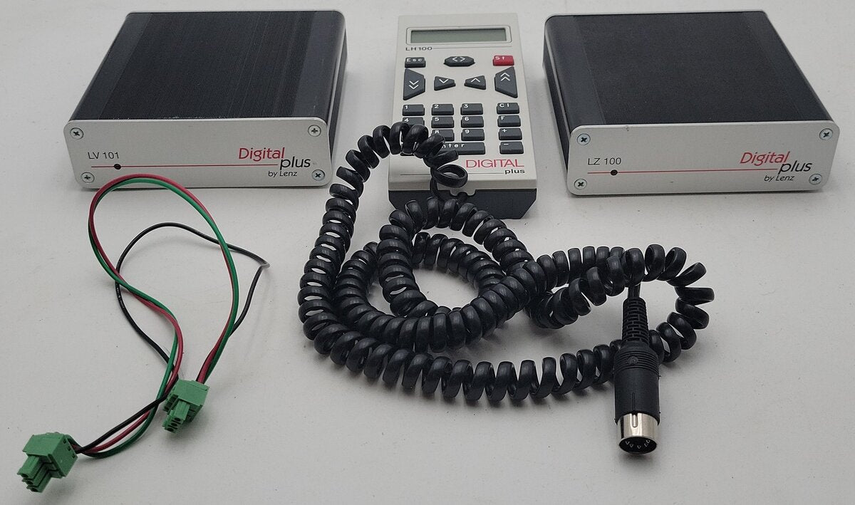 Lenz Elektronik GmbH LZV100 Command Station W/ LG90 & LH100 Throttles EX