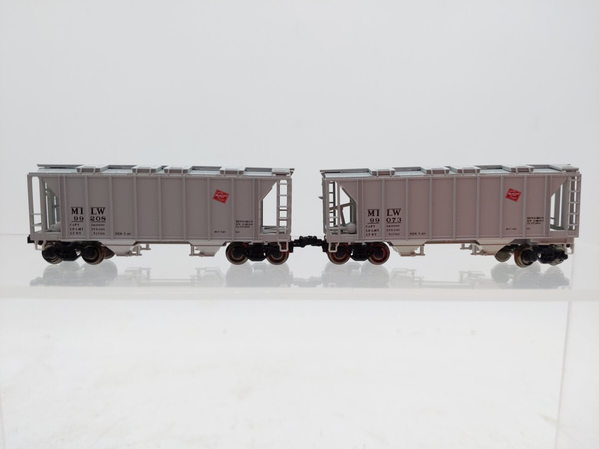 Kato 186-0203 N Scale Milwaukee Road AC&F 70 Ton Covered Hoppers (Pack of 2) LN/Box