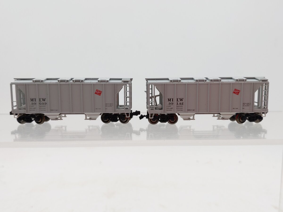 Kato 186-0204 N Scale Milwaukee Road 70' Covered Hopper Set (Set of 2) EX/Box