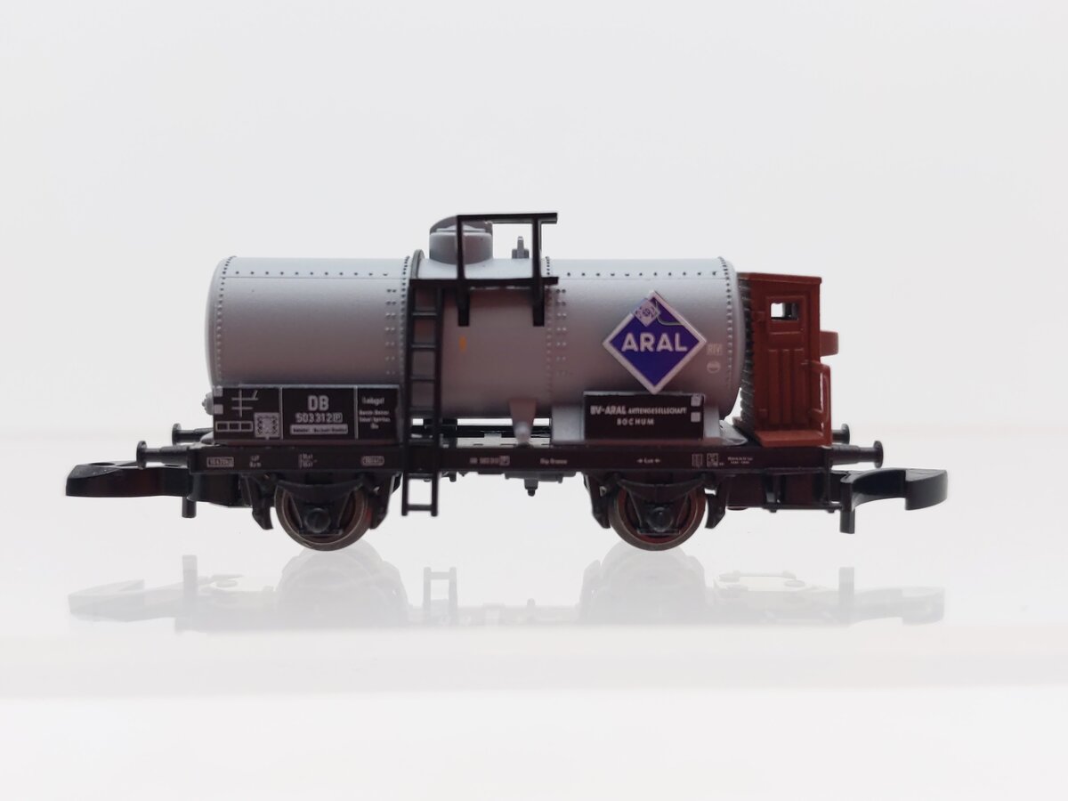 Marklin 82304 Z Scale BBV-ARAL 2-Axle Tank Car with Brakeman's Cab