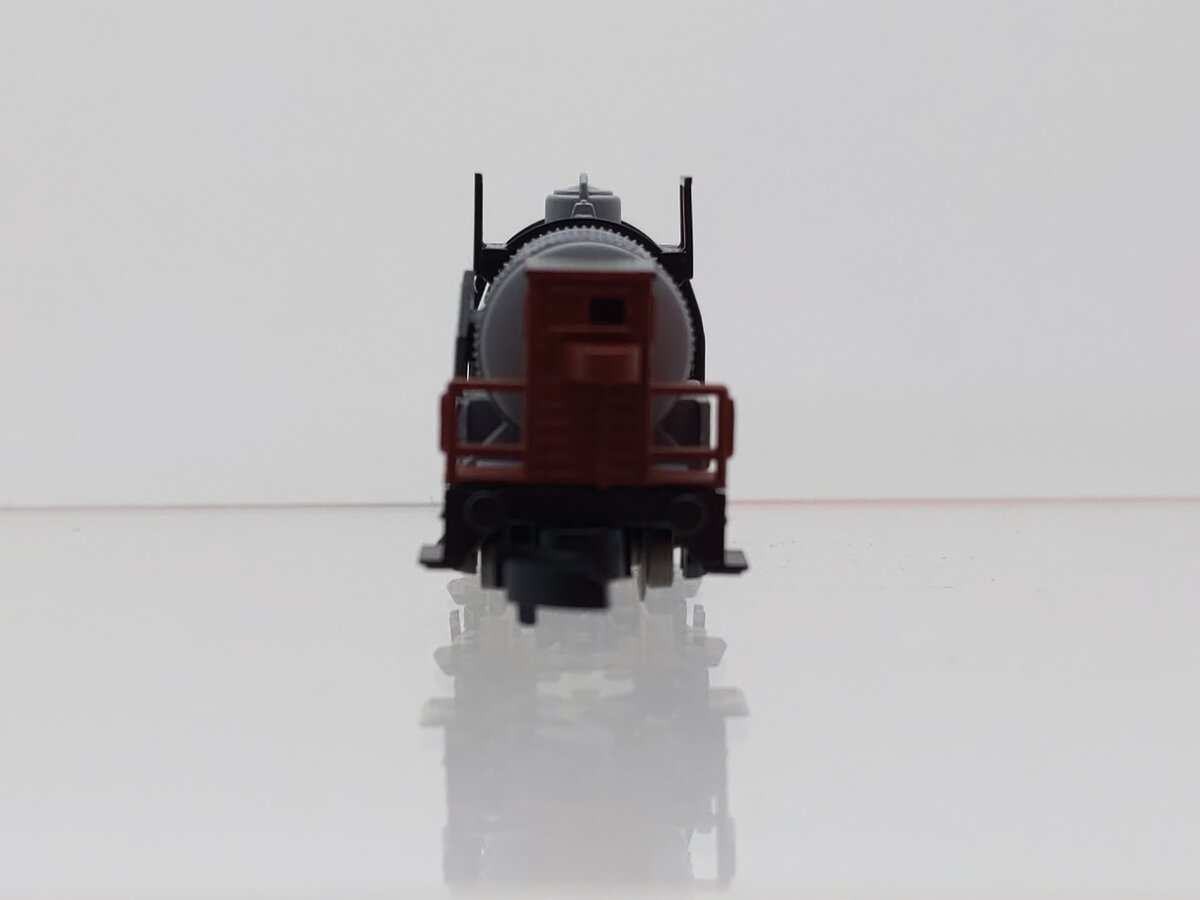 Marklin 82304 Z Scale BBV-ARAL 2-Axle Tank Car with Brakeman's Cab