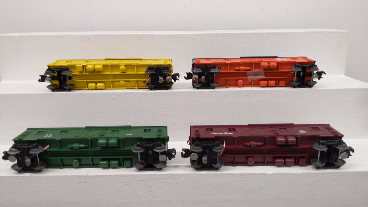 Lionel O Assorted Freight Cars 5728, 5724, 5726, 5733[4] EX/Box