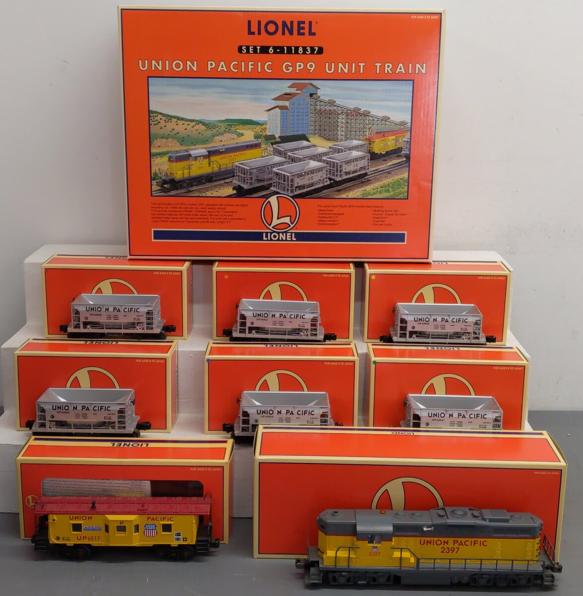 Lionel 6-11837 O Gauge Union Pacific GP9 Diesel Train Set EX/Box