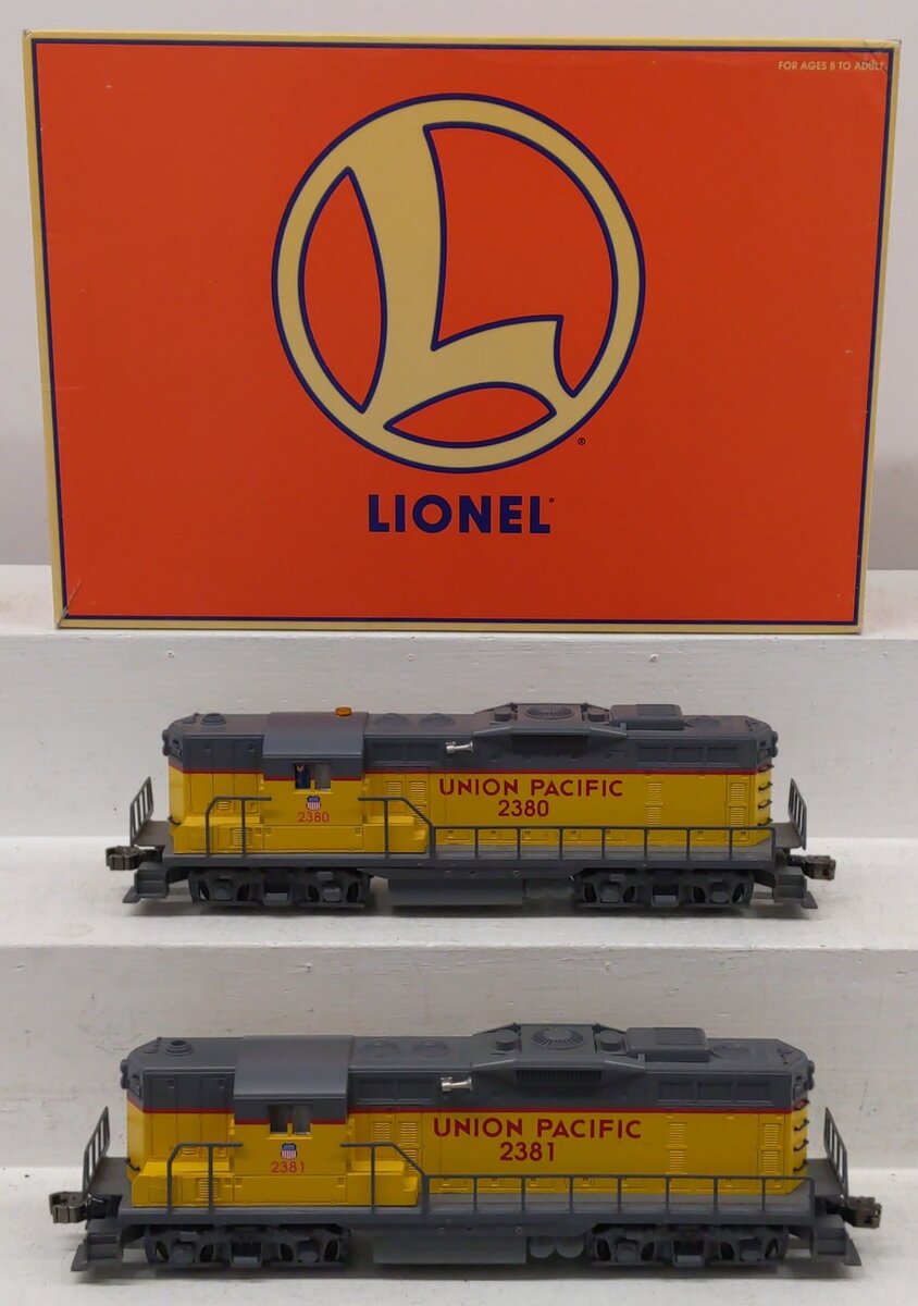 Lionel 6-11956 O Union Pacific GP-9 Diesel Locomotive Lash Up Set #2380/2381 EX/Box
