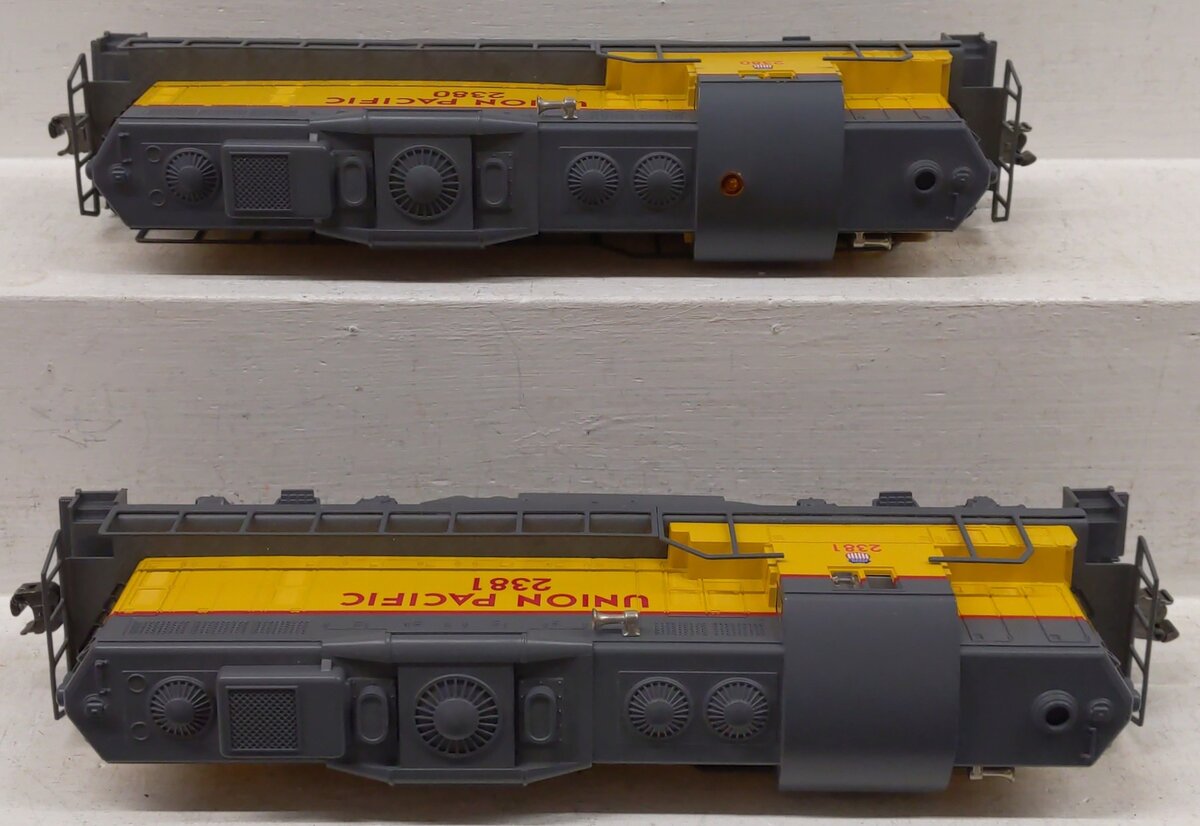 Lionel 6-11956 O Union Pacific GP-9 Diesel Locomotive Lash Up Set #2380/2381 EX/Box