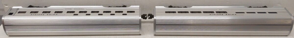 MTH 20-6115 O UP 60' Sleeper/Diner Aluminum Passenger Car Set (Set of 2) EX/Box
