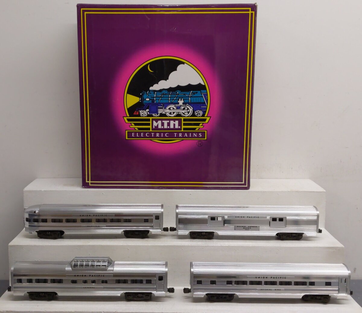 MTH 20-6015 O Union Pacific 60' Aluminum Passenger Car Set (Set of 4) EX/Box