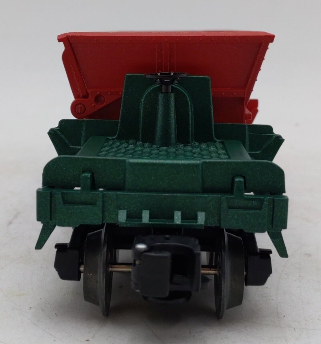 Lionel 6-26753 Operating Christmas Dump Car with Presents EX/Box