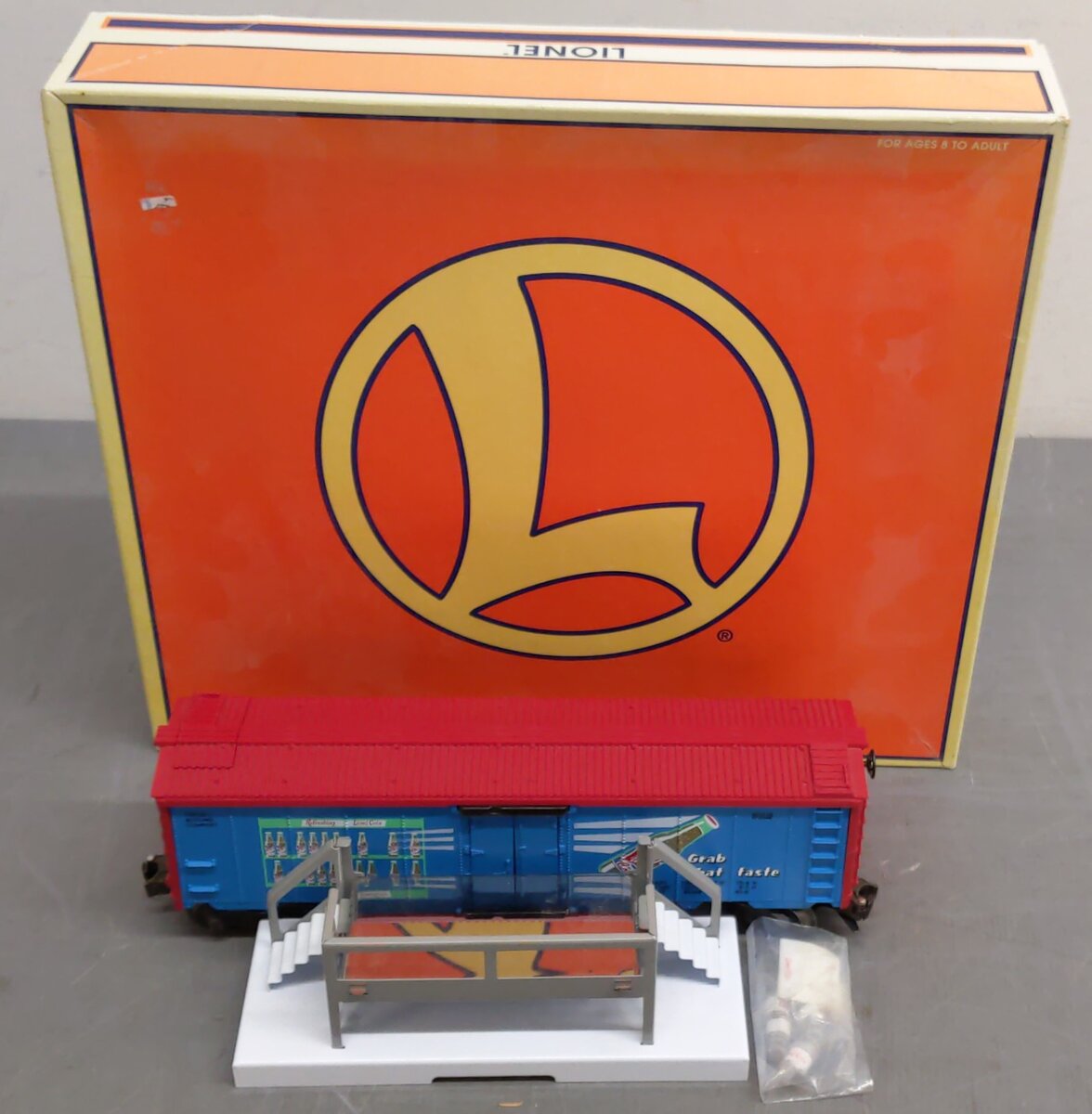 Lionel 6-16777 O Gauge Lionel Cola Operating Boxcar and Platform EX/Box
