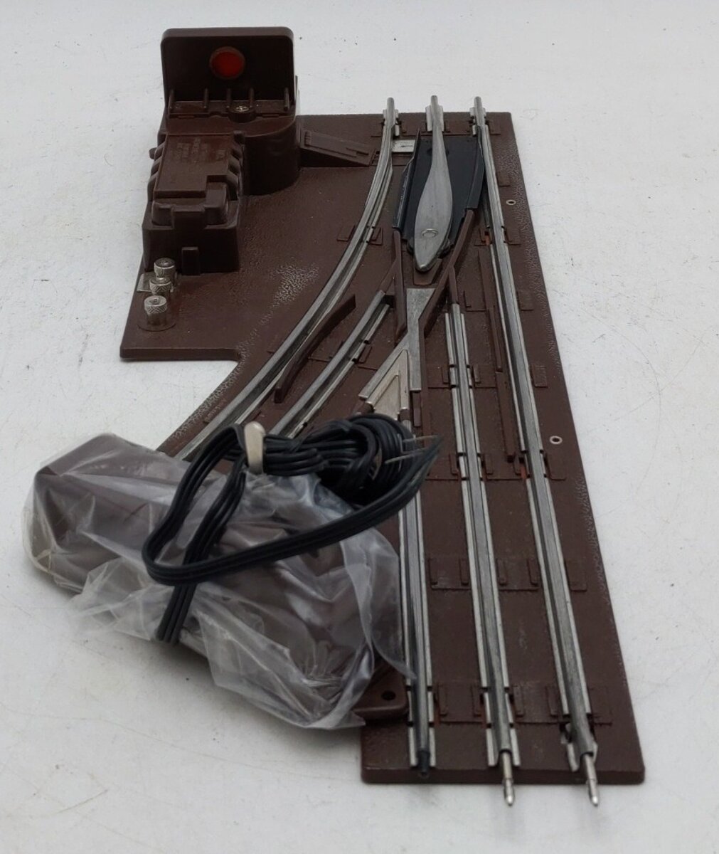 Lionel 6-65168 O27 42" Right Hand Remote Control Switch Turnout VG/Box