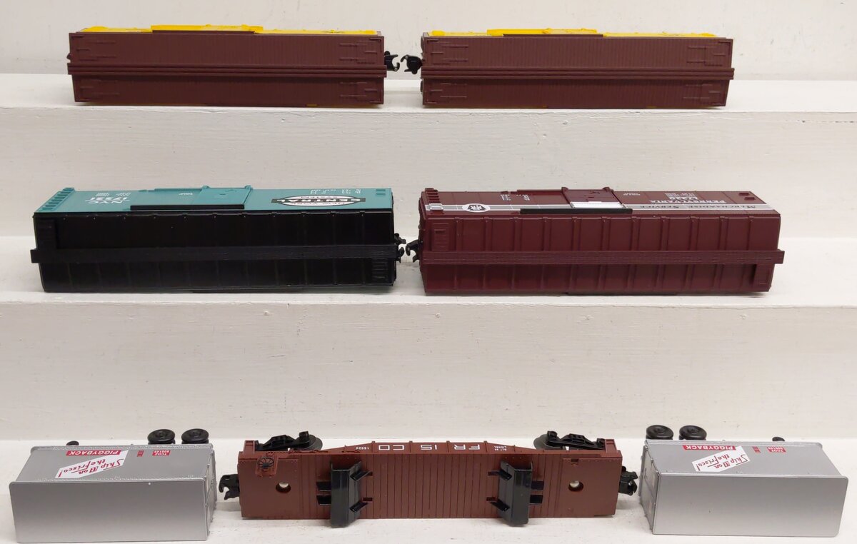 Lionel O Gauge Assorted Freight Cars 6-17220, 6-16926, 6-17221, 6-5722 [5] VG/Box