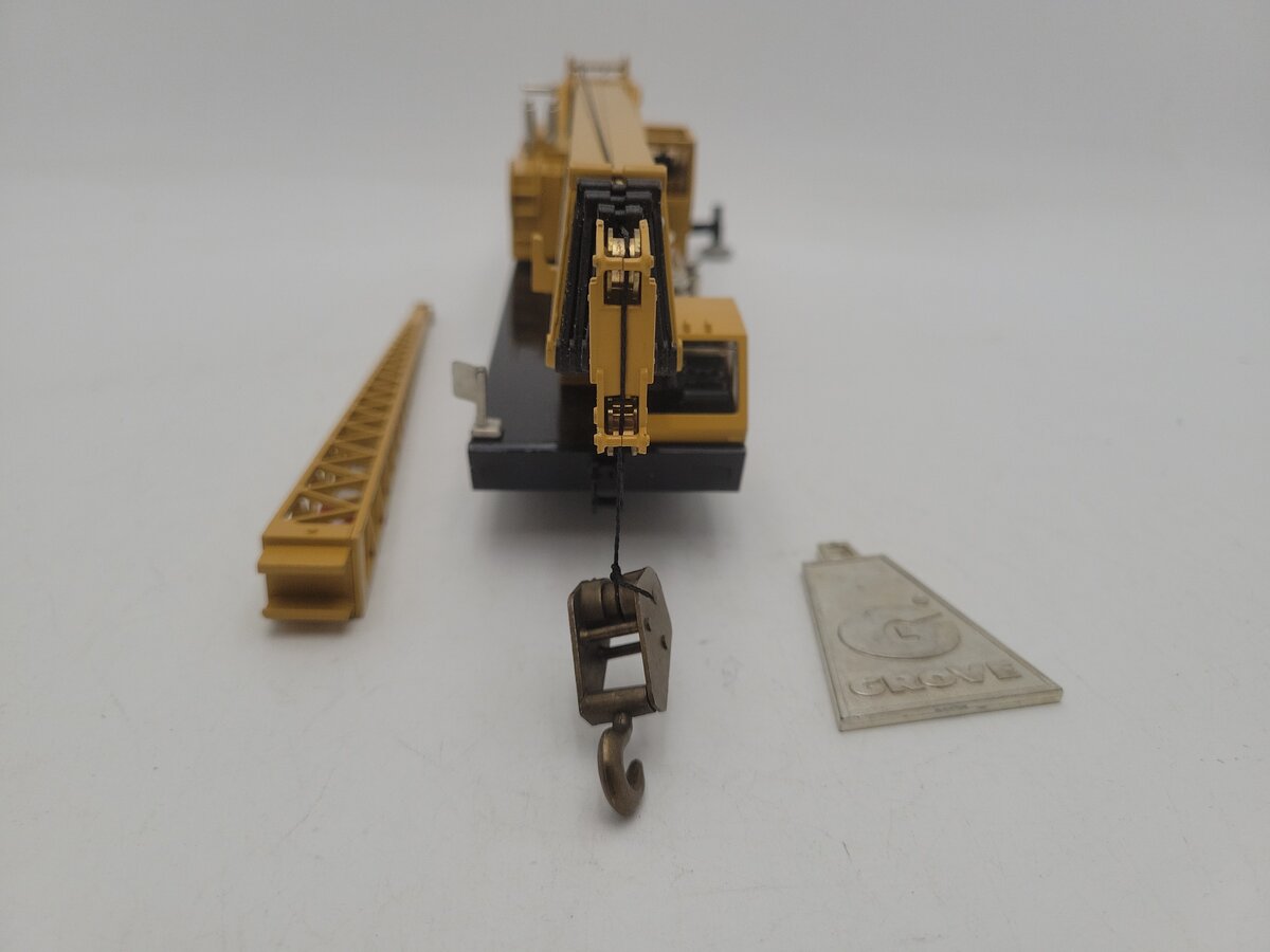 NZG 152 1:55 Scale Yellow Model TM 1500 Die-Cast Extendable Boom Crane W/Emblem EX/Box