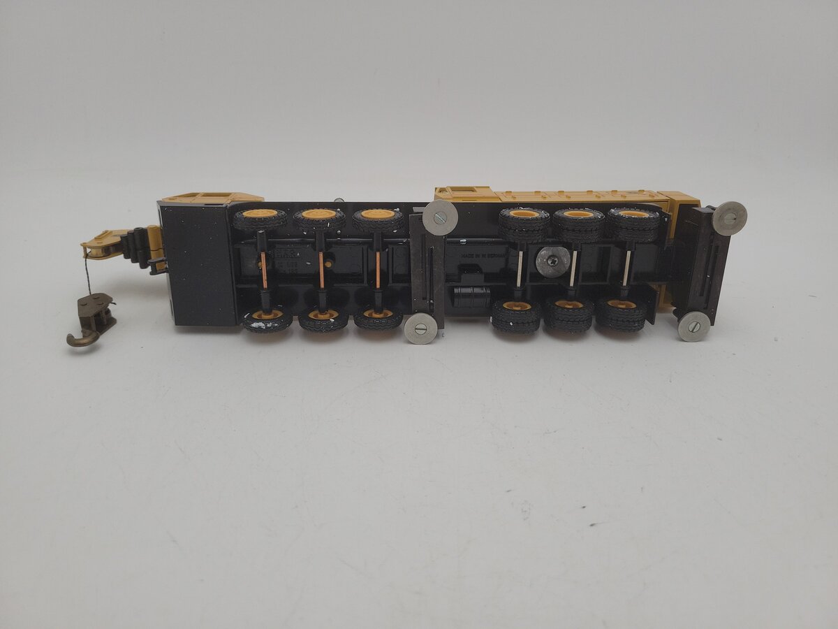 NZG 152 1:55 Scale Yellow Model TM 1500 Die-Cast Extendable Boom Crane W/Emblem EX/Box