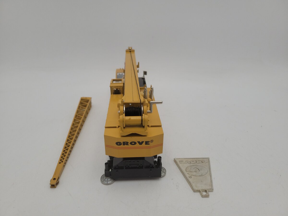 NZG 152 1:55 Scale Yellow Model TM 1500 Die-Cast Extendable Boom Crane W/Emblem EX/Box