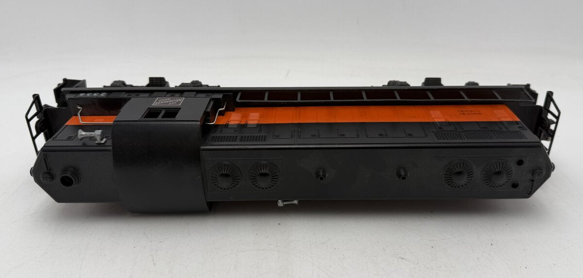 Lionel 2338 Vintage O Gauge Milwaukee Road Powered GP-7 Diesel Locomotive VG