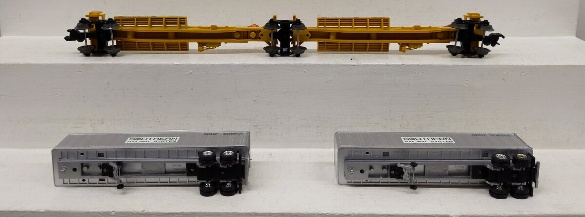 Lionel 6-16363 O Gauge Southern TTUX Flatcar w/ Trailers LN/Box