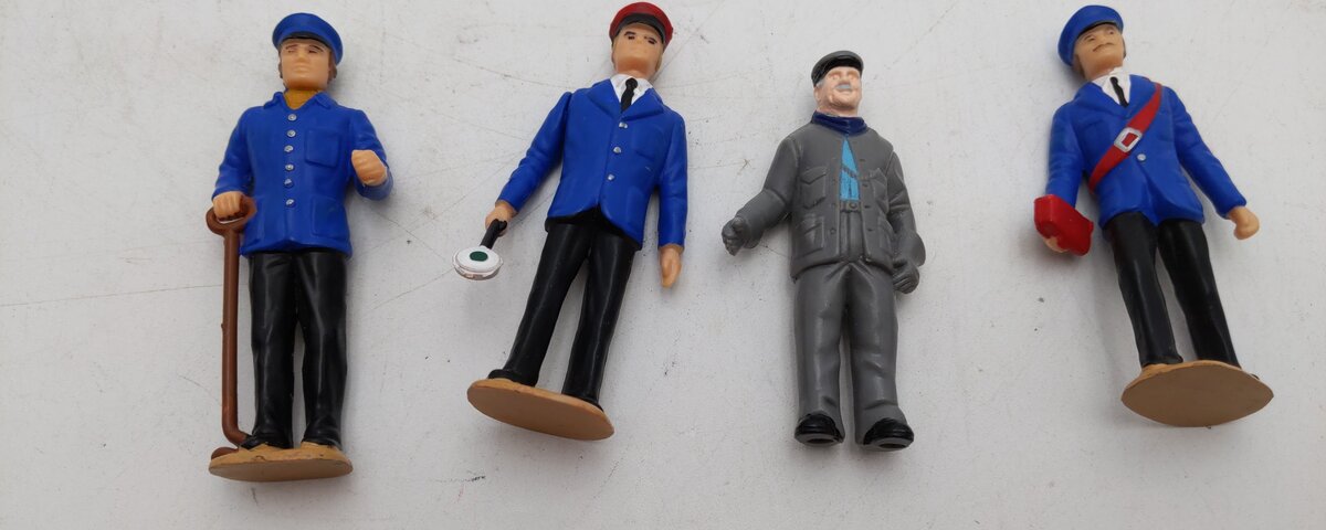 LGB G Station Personnel & Engineer Figures: 5240, 92315, 92311 [13] EX
