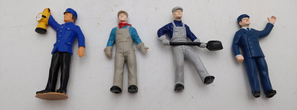 LGB G Station Personnel & Engineer Figures: 5240, 92315, 92311 [13] EX