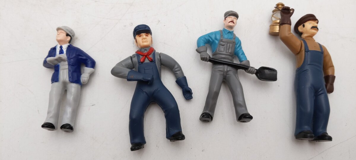 LGB G Station Personnel & Engineer Figures: 5240, 92315, 92311 [13] EX