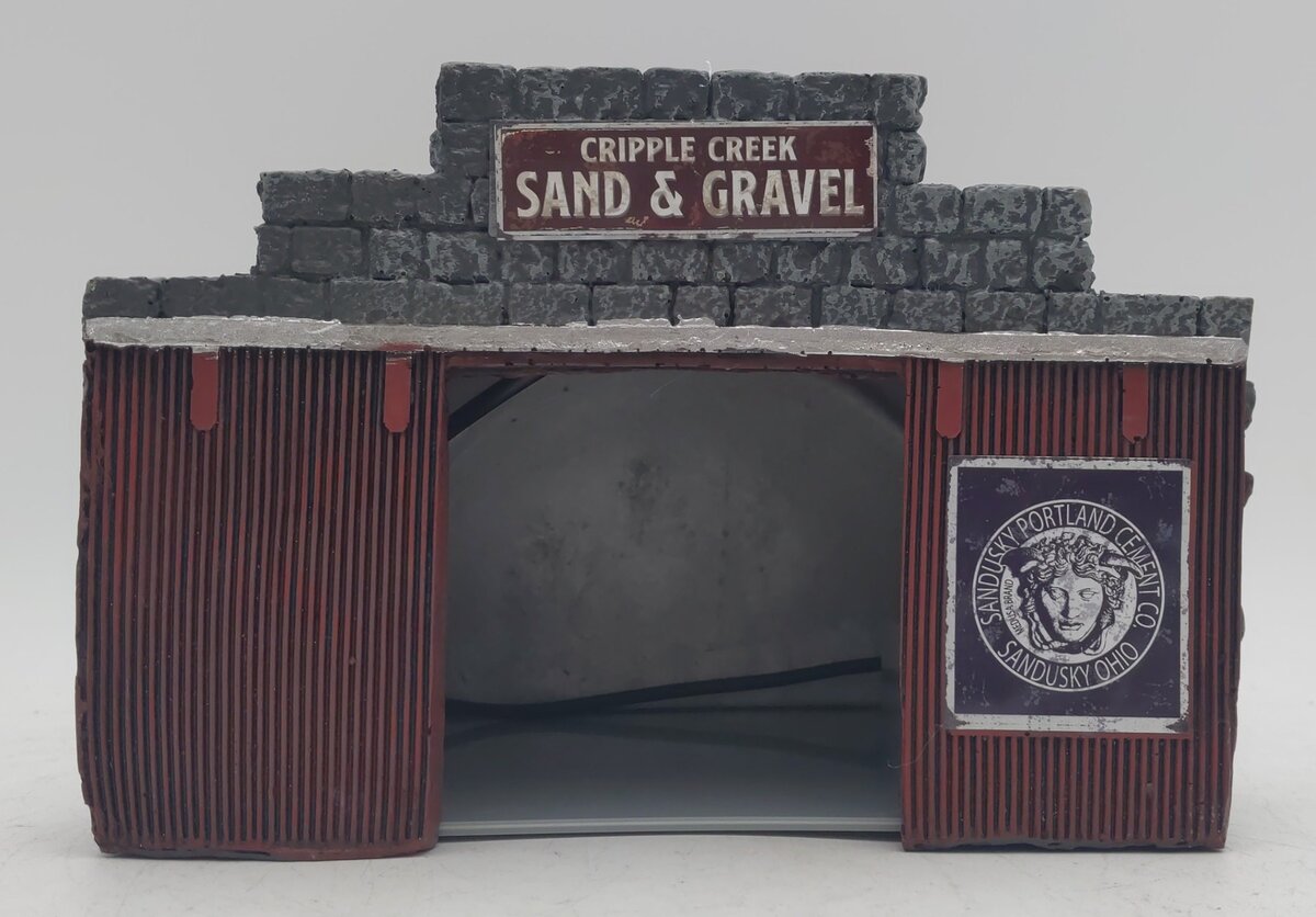 Menards 2759121 O Scale Cripple Creek Sand & Gravel Quonset Hut VG