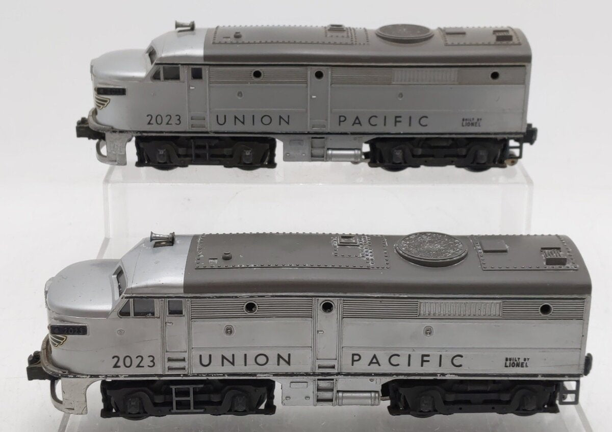 Lionel 2023 Vintage O Union Pacific Alco AA Diesel Locomotives - Silver & Gray VG