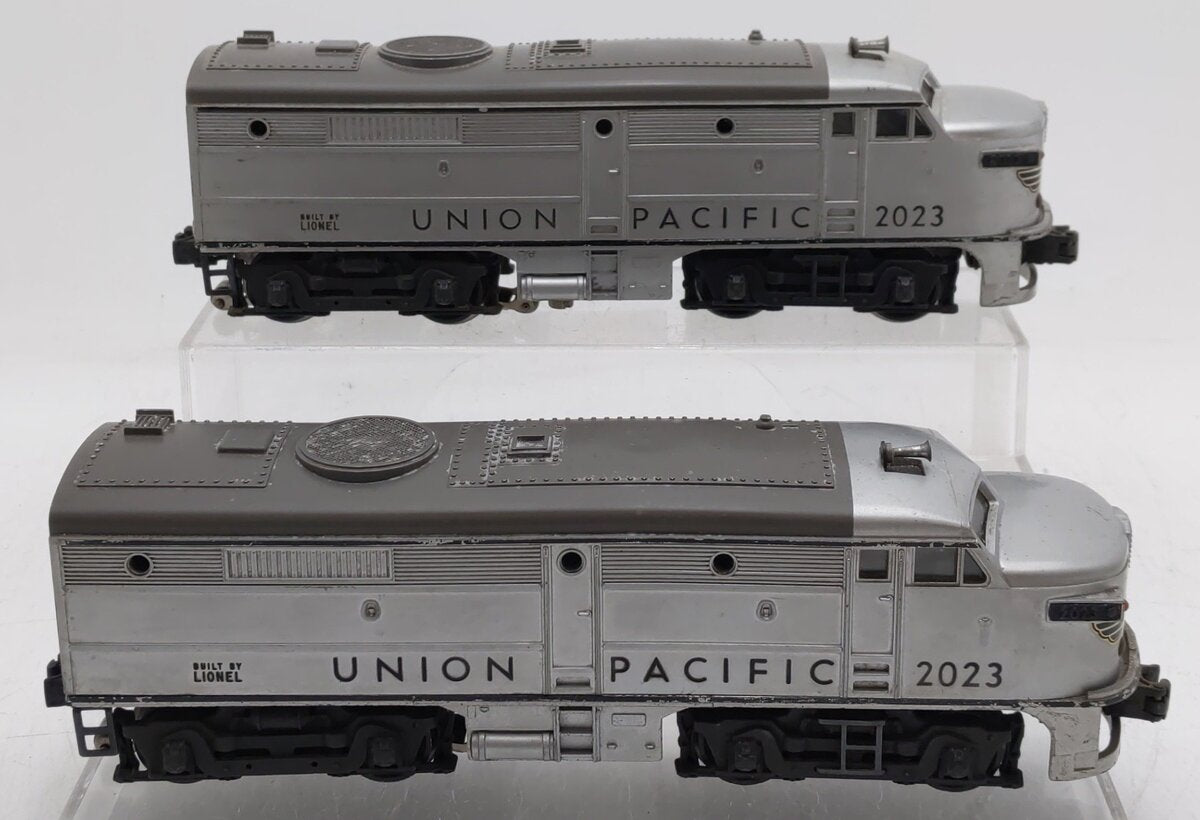 Lionel 2023 Vintage O Union Pacific Alco AA Diesel Locomotives - Silver & Gray VG