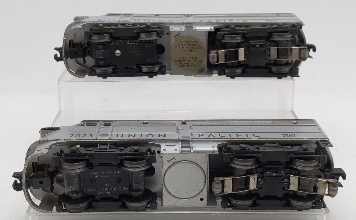 Lionel 2023 Vintage O Union Pacific Alco AA Diesel Locomotives - Silver & Gray VG