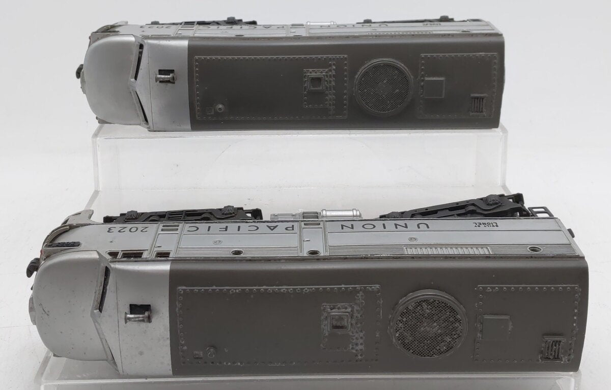 Lionel 2023 Vintage O Union Pacific Alco AA Diesel Locomotives - Silver & Gray VG