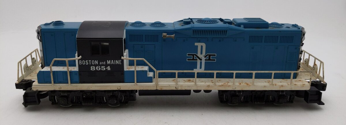 Lionel 6-8654 O Gauge Boston & Maine GP-9 Powered Diesel Locomotive #8654 VG