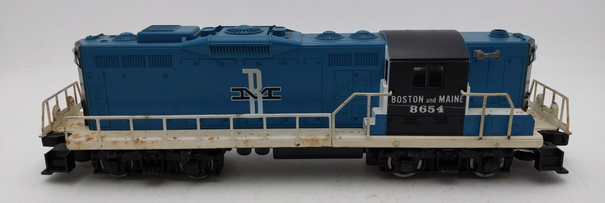 Lionel 6-8654 O Gauge Boston & Maine GP-9 Powered Diesel Locomotive #8654 VG