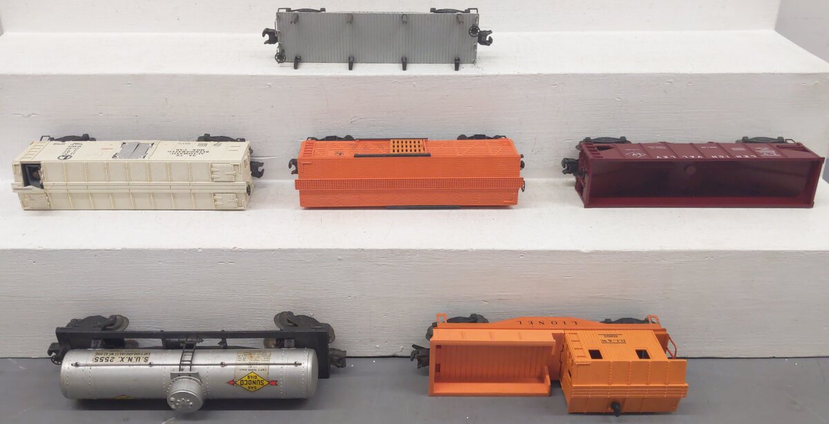 Lionel Vintage O Gauge Freight Cars #611925,2411,25000,2555,3472,6646 [6] VG