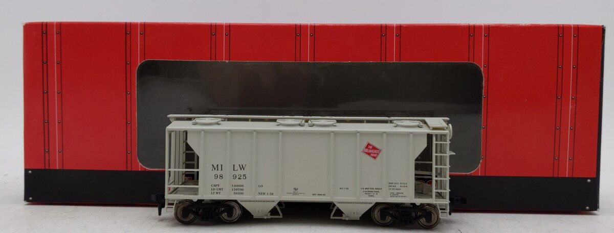 Atlas 1821 HO Scale Milwaukee Covered 2-Bay Hopper Car #98925 EX/Box
