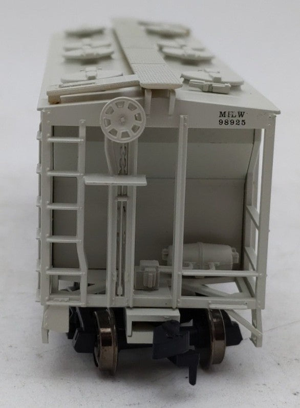 Atlas 1821 HO Scale Milwaukee Covered 2-Bay Hopper Car #98925 EX/Box