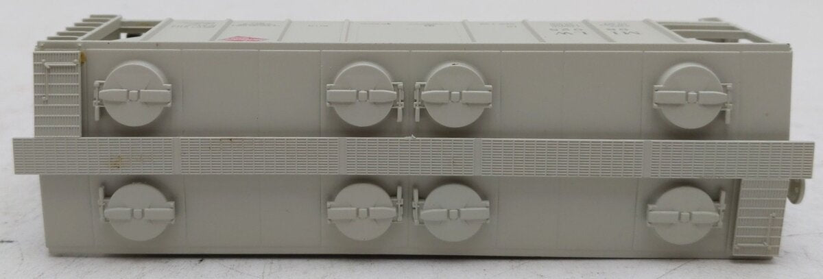 Atlas 1821 HO Scale Milwaukee Covered 2-Bay Hopper Car #98925 EX/Box