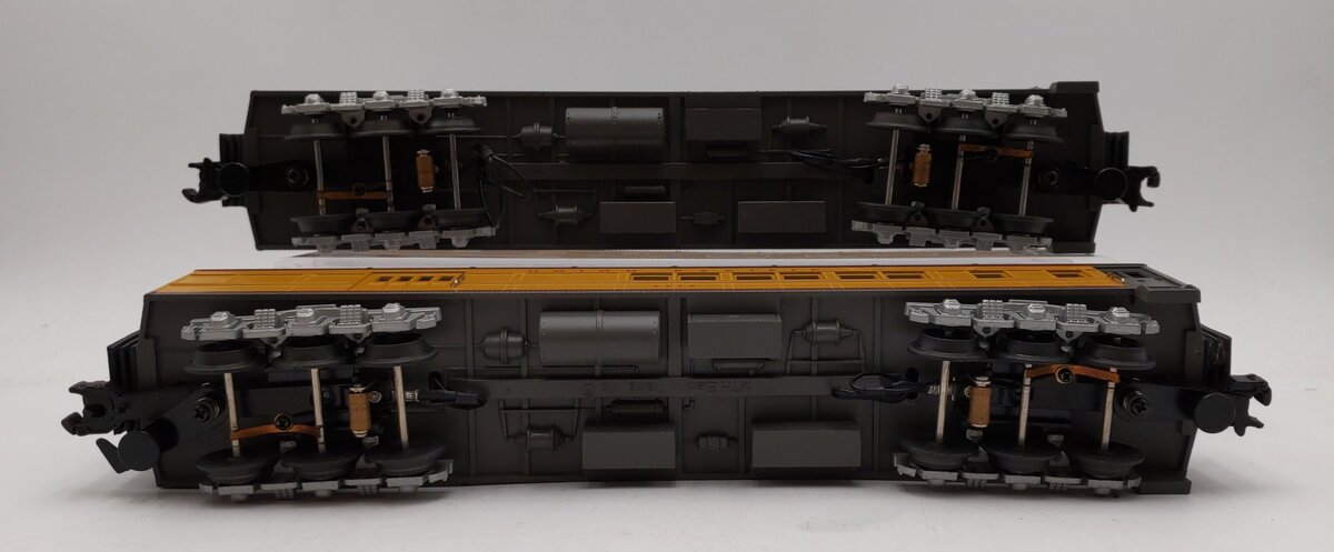 MTH 30-6253 O Union Pacific Madison Combo/Diner Set 3633/5616 (Set of 2) EX/Box