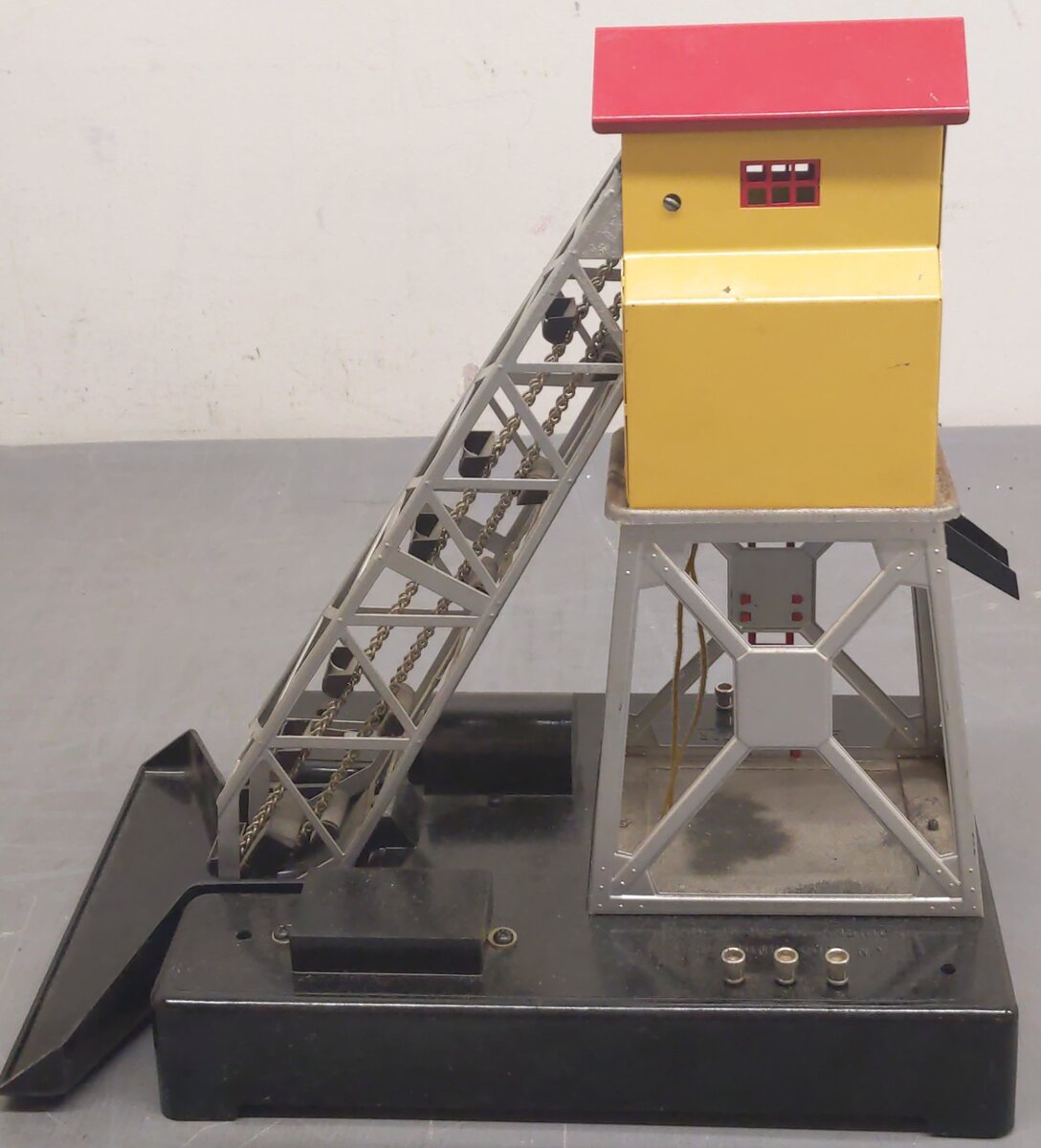 Lionel 97 Vintage O Operating Coal Elevator Loader VG/Box