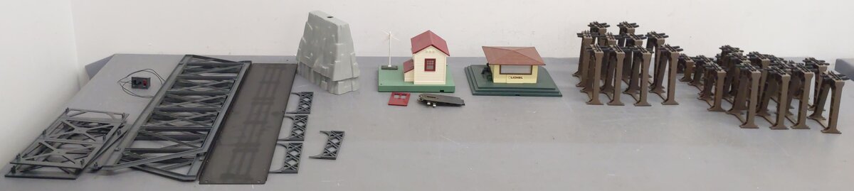 Lionel O Assorted Accessories 6-2145, 6-12772, 6-12735, 6-12755, 6-12754 [5] EX/Box